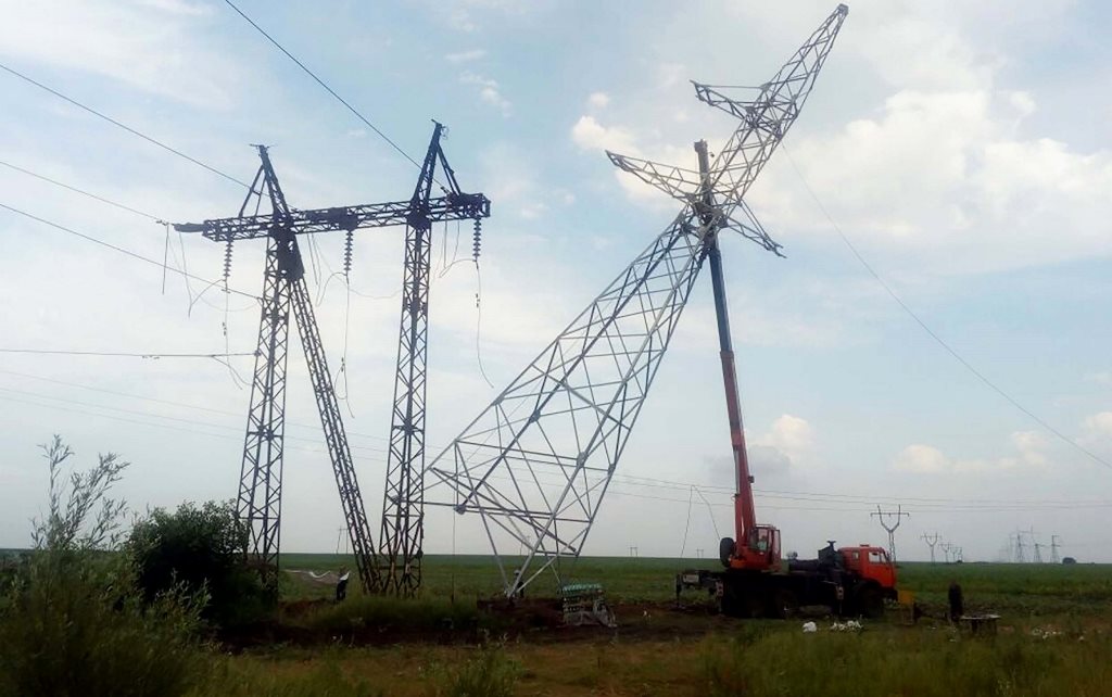 Монтаж опор. Опора 110кв Россети. ЛЭП 350 кв. ЛЭП 1150 кв изоляторы. Линии электропередач 110кв высоковольтные 110 Кетово.